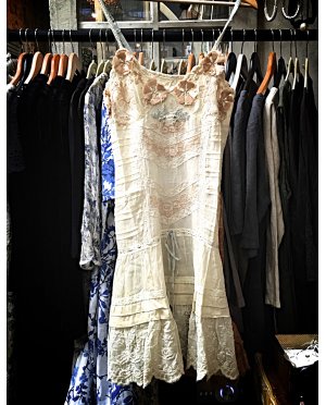 Gado Gado | Vintage style dress with lace & embroidery detailing 