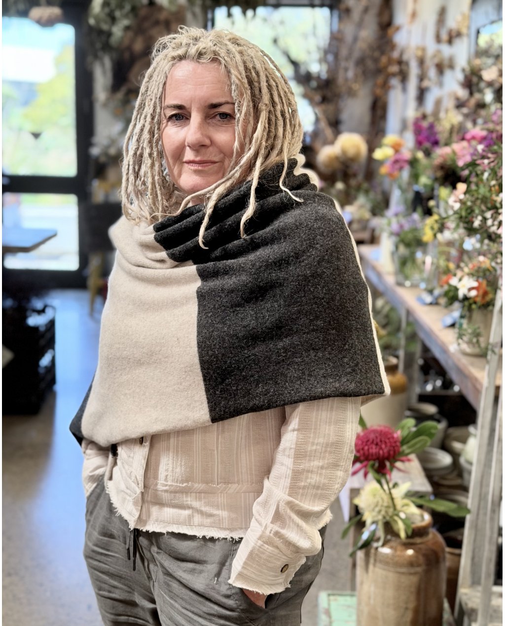 ERIBÉ | Bowden Colour Block Stole | Charcoal
